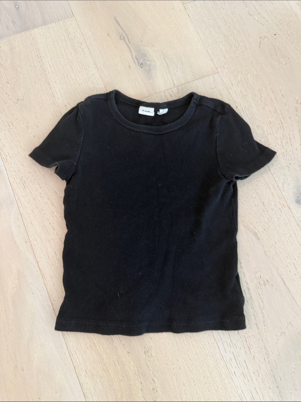 GAP Black Short-Sleeve Ribbed Crewneck Tee